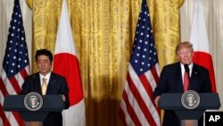 Le President Americain Donald Trump et le Premier Ministre Japonais Shinzo Abe à la Maison Blanche, le 10 fevrier 2017.