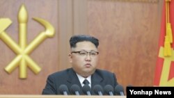 김정은 북한 국무위원장이 1일 오후 평양 노동당사에서 신년사를 발표하고 있다.