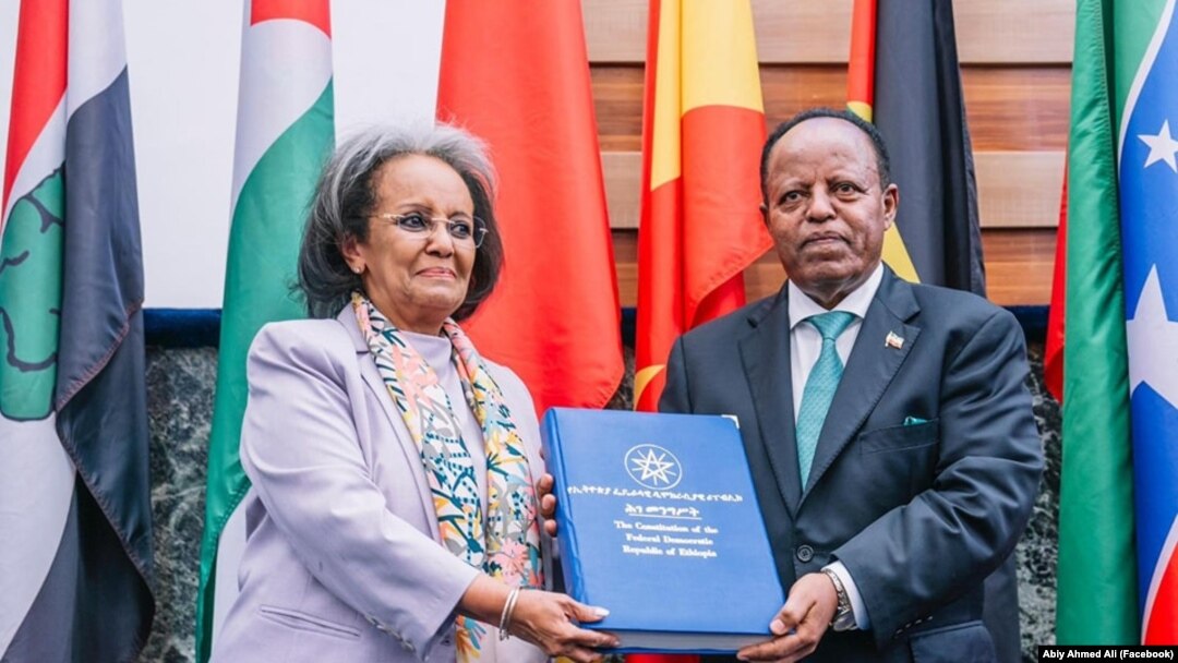 Sahle Worke Sawde (Bidix) oo xilka ku wareejiay Taye Atske Selassie.