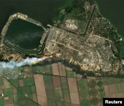 Pembangkit listrik tenaga nuklir Zaporizhzhia yang terbakar, di Enerhodar di wilayah Zaporizhzhia, Ukraina, 24 Agustus 2022. (Foto: via Reuters)