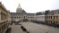 Ceremonia en el patio de los Inválidos en París.
