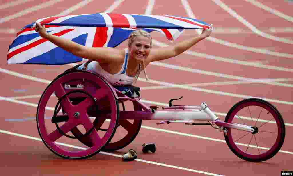 Great Britain&#39;s Samantha Kinghorn celebrates winning the Women&#39;s 100m T53 Final at the IAAF World Para Athletics Championships in London.