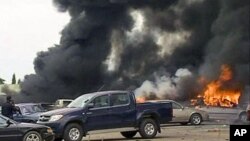 Une explosion dans un poste de police à Abuja, Nigéria, 16 juin 2011.