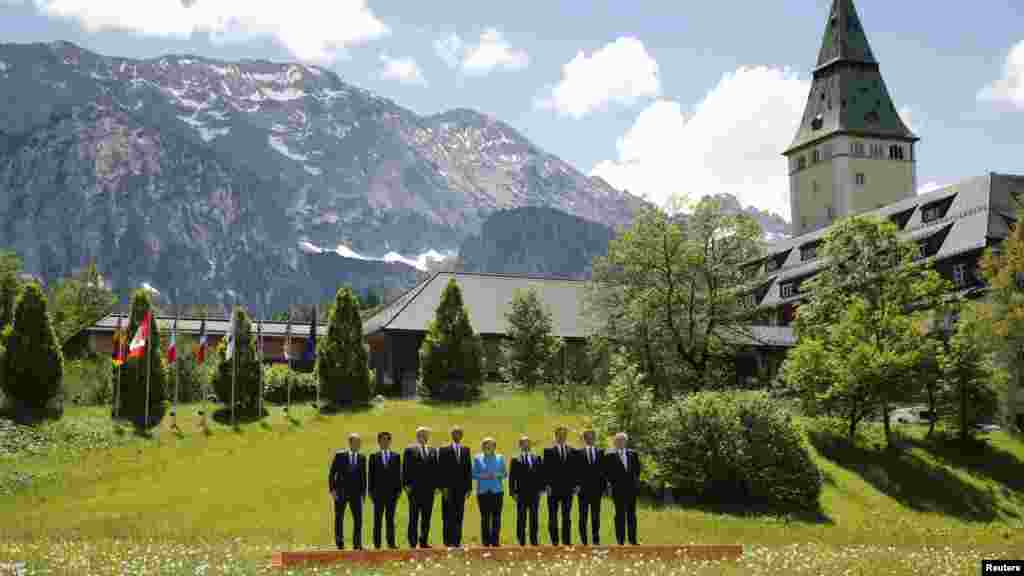 Các nhà lãnh đạo nhóm G7 và EU chụp ảnh lưu niệm tại Hội nghị thượng đỉnh G7 ở Kruen, Đức, ngày 7/6/2015.