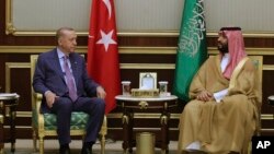 د ترکیې ولسمشر رجب طیب اردوغان او د سعودي عربستان ولیعهد شهزاده محمد بن سلمان 