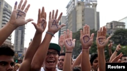 Los pedidos de recuento de votos de la oposición han dejado de ser apoyados por la OEA y España.