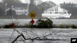 Una calle inundada en Center Moriches, Nueva York.