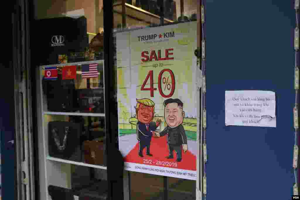 شهر هانوی در آستانه دیدار رهبران آمریکا و کره شمالی - این فروشنده هم به بهانه دیدار پرزیدنت ترامپ و کیم جونگ اون، به مشتریان تخفیف می دهد.