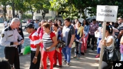 People queue for visas at the U.S. Interests Section in Havana, Cuba, Monday, Dec. 22, 2014.