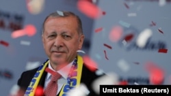 Turkish President Tayyip Erdogan addresses AK Party and Nationalist Movement Party (MHP) supporters during a rally for the upcoming local elections in Ankara, Turkey, March 23, 2019. REUTERS/Umit Bektas - RC11CEABE580