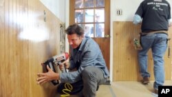 [VOA 현장영어 오디오 듣기] Let me check where the squeaks are coming from