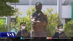 Kosovë, zbulohet busti i senatorit Bob Dole