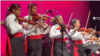 Academia inculca tradiciones musicales a niños mexicoamericanos
