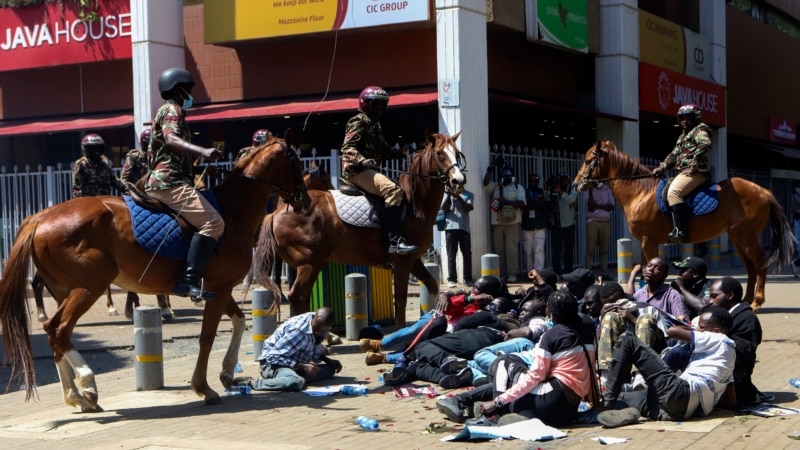 Un político entre los manifestantes arrestados en Kenia mientras pedía el fin de los presuntos secuestros