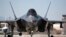 Jet tempur F-35 buatan Inggris di pangkalan angkatan udara AS di Burlington. (Foto: dok)