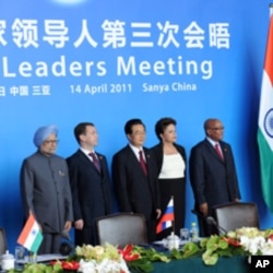 India's Prime Minister Manmohan Singh, Russia's President Dmitry Medvedev, China's President Hu Jintao, Brazil's President Dilma Rousseff and South Africa's President Jacob Zuma (L-R) pose during the BRICS (Brazil, Russia, India, China and South Africa) s