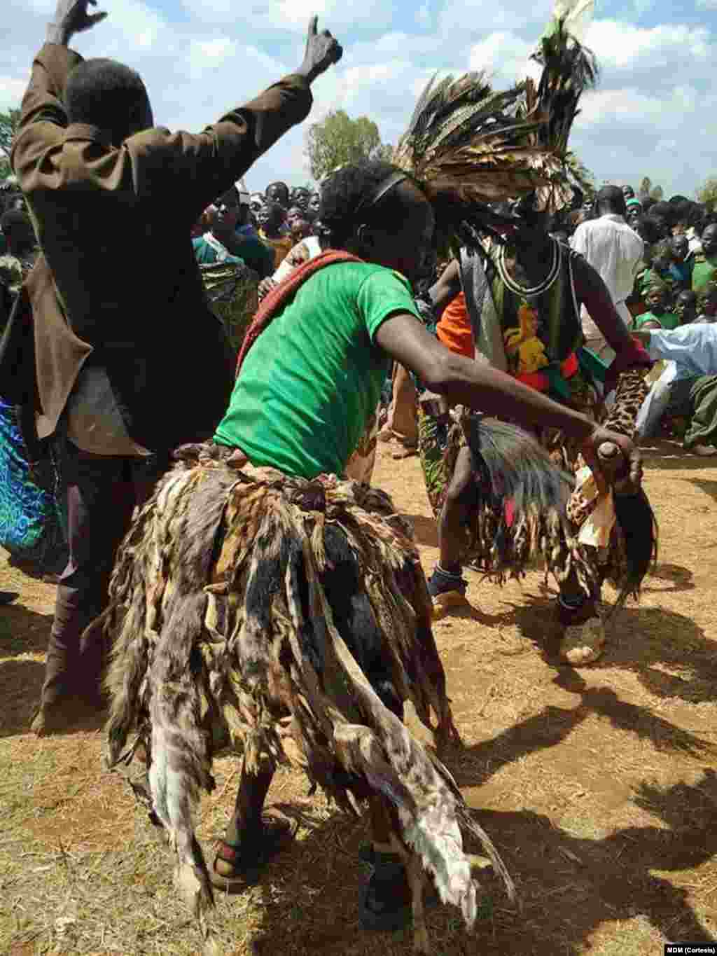 Moçambique Eleições 2014: Campanha de Daviz Simango (Dança Nyau em Dómue, distrito de Angónia, Tete)