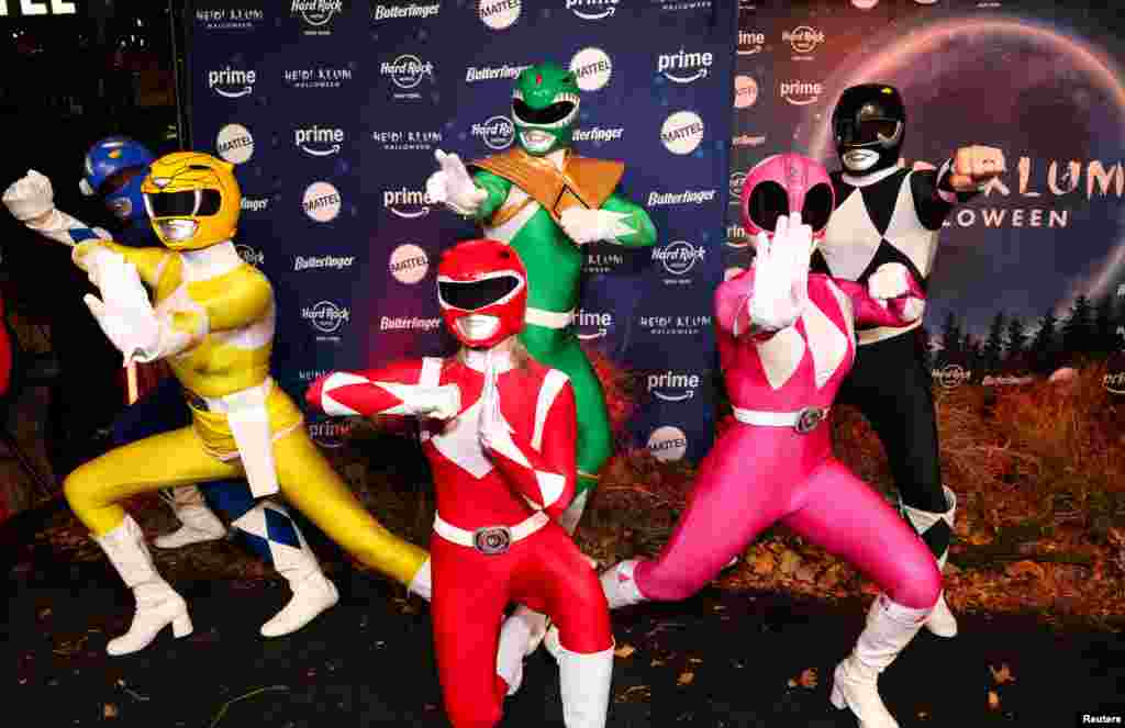 Los Power Rangers también participaron de la fiesta, así como las Spice Girls, los protagonistas del musical Vaselina y muchos personajes más.