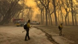 Incendios forestales en Texas provocan destrucción de casas y miles de damnificados y evacuados.
