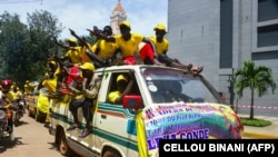 Des partisans du président Alpha Condé dans la rue à Conakry durant la campagne, le 8 octobre 2020.