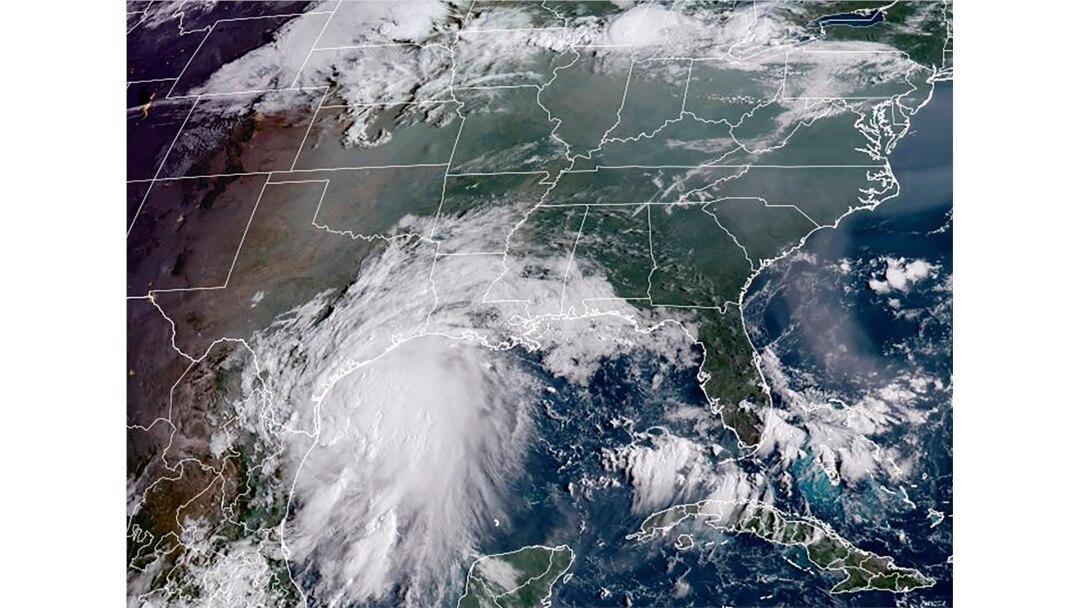 Gambar handout satelit RAMMB National Oceanic and Atmospheric Administration (NOAA) menunjukkan Badai Tropis Nicholas, di lepas pantai negara bagian Texas AS pada 13H40 UTC, 13 September 2021. (AFP)