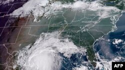 Gambar satelit yang dirilis oleh Badan Kelautan dan Udara (NOAA) AS menunjukkan badai Nicholas di pesisir Texas pada 13 September 2021. (Foto: Handout/RAMMB/NOAA/NESDIS/AFP)