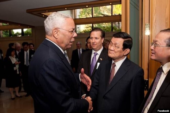 Ông Colin Powell và Chủ tịch nước Việt Nam Trương Tấn Sang năm 2013. Photo Facebook Ted Osius.