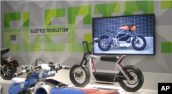 Salah satu motor yang dipamerkan dalam pameran motor listrik pertama di Los Angeles, AS. (Foto: videograb/AP)