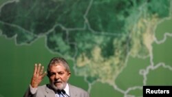 El expresidente de Brasil, Luiz Inacio Lula da Silva, habla durante una ceremonia ambiental en el Centro Cultural Banco do Brasil en Brasilia el 12 de noviembre de 2009.