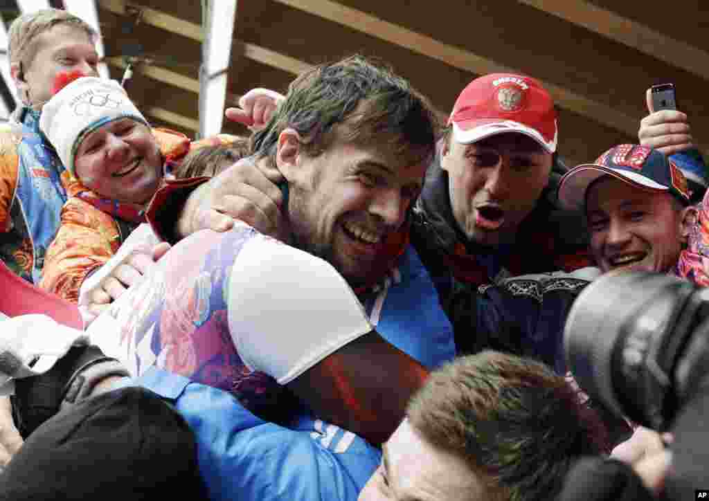 Alexander Tretiakov of Russia celebrates with fans and supporters in the finish area after he won the gold medal during the men&#39;s skeleton competition, Krasnaya Polyana, Russia, Feb. 15, 2014.