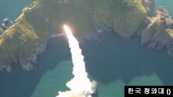 지난 8일 한국 국방과학연구소의 HGV 시험발사 모습 (출처: 청와대)