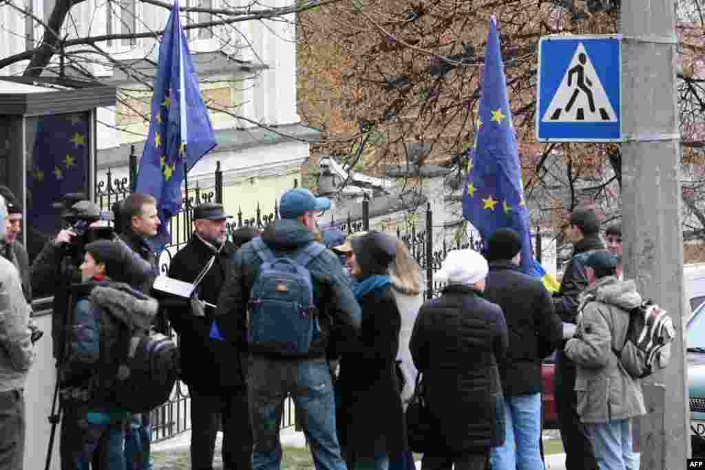 Митинг в поддержку евроинтеграции Украины оказался интересен двум десяткам украинцев