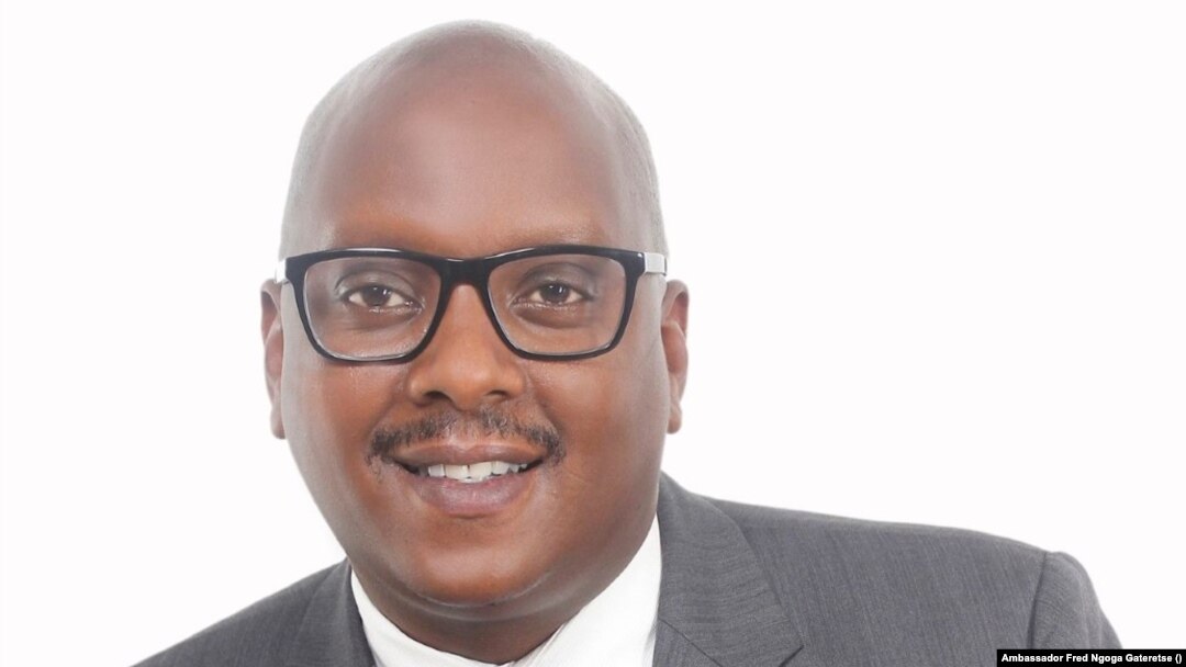 Ambasaderi Fred Ngoga Gateretse, Umuhanuzi mukuru wa Commissaire ajejwe ibibazo vy'amahoro, umutekano na politike  mw'ishirahamwe ry'ubumwe bwa Afrika. 