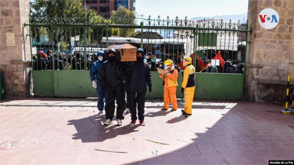 En el Cementerio General de La Paz se ha incrementado en un 500% el promedio de servicios funerarios por la pandemia.
