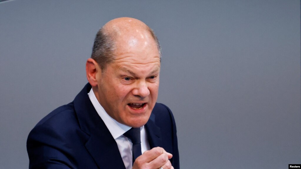 Kanselir Jerman Olaf Scholz berbicara kepada parlemen di Berlin pada Rabu (1/6). 