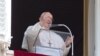 El papa Francisco reza la plegaria de Regina Coeli en la Plaza de San Pedro del Vaticano el domingo 21 de mayo de 2023.