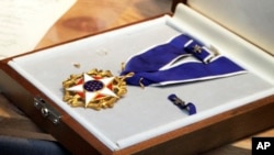 Penghargaan Presidential Medal of Freedom.