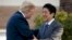 Le président Donald Trump et le Premier ministre japonais Shinzo Abe au Kasumigaseki Country Club, le 5 novembre 2017 à Kawagoe, au Japon.