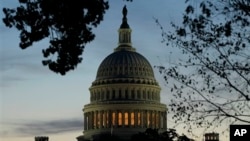 Archivo - El Capitolio de EE.UU., sede del Congreso, es visto en esta foto del 3 de noviembre de 2010.
