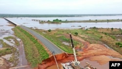 Ponte que liga Mocuba e Maganja na província de Nampula, Moçambique (Foto do INGD)