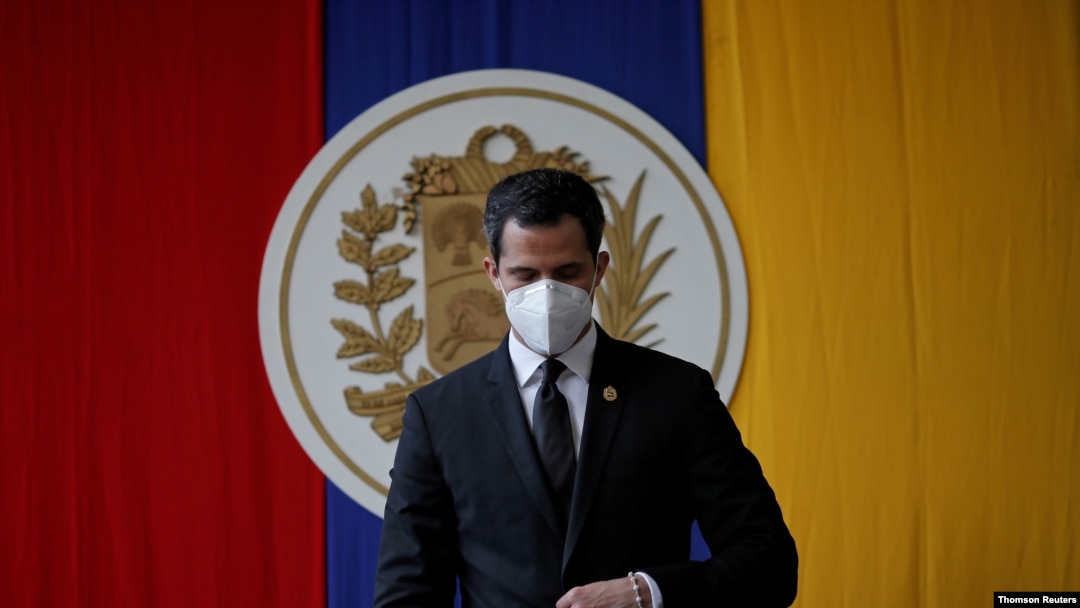 El líder opositor de Venezuela, Juan Guaidó, asiste a una sesión de la Asamblea Nacional de Venezuela en un parque público en Caracas. Enero 15, 2021. Foto: Reuters.
