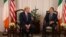 El presidente de EE.UU., Donald Trump, se reunió con el primer ministro Leo Varadkar, el miércoles.