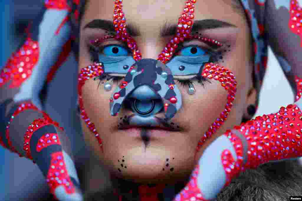 A person waits outside a fashion show of designer Marina Hoermanseder at the Berlin Fashion Week Autumn/Winter 2018 in Berlin, Germany.