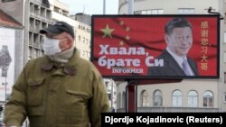 Bilbordi sa porukama zahvalnosti predsedniku Kine Ši Đinpingu bili su postavljeni u Beogradu
