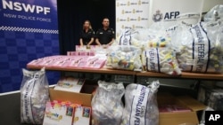 Polisi Australia menunjukkan narkoba hasil sitaan di Sydney (foto: ilustrasi). 