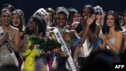 Zozibini Tunzi de Sudáfrica fue coronada Miss Universo 2019 en Atlanta, Georgia, el domingo, 8 de diciembre de 2019.