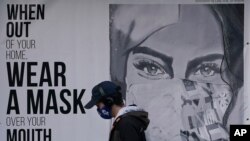 تابلویی برای تشویق مردم به استفاده از ماسک (۲۱ نوامبر ۲۰۲۰) 