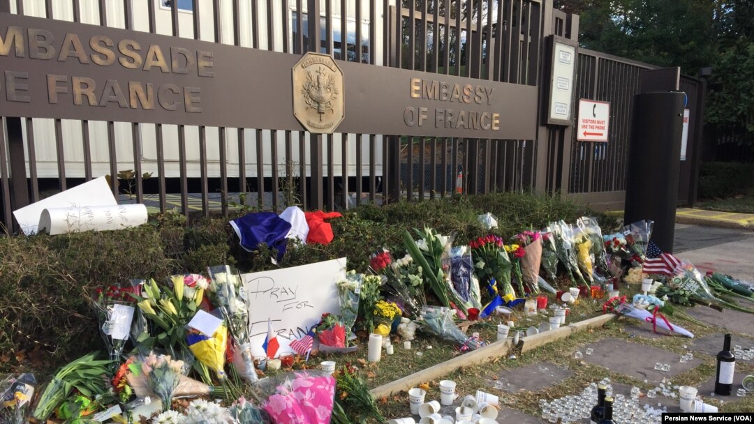 Homenaje a las víctimas de los ataques de París, afuera de la Embajada de Francia en Washington DC. Noviembre 14, 2015.
