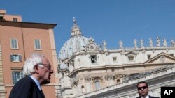 Le candidat démocrate Bernie Sanders au Vatican le 16 avril 2016. 