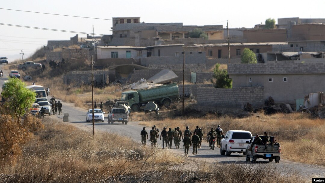 Các lực lượng Peshmerga của người Kurd tụ tập tại một ngôi làng miền đông Mosul, Iraq, 29/5/2016.